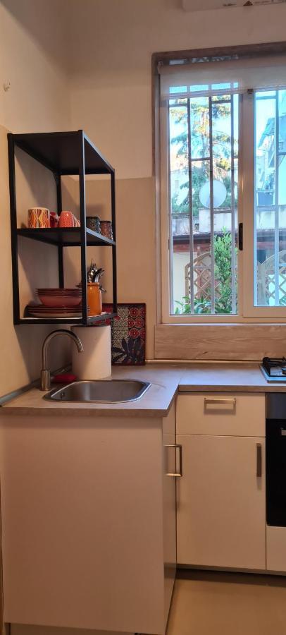 Case di Paola via Crisanzio Bari Esterno foto