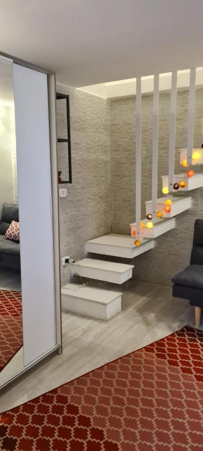 Case di Paola via Crisanzio Bari Esterno foto