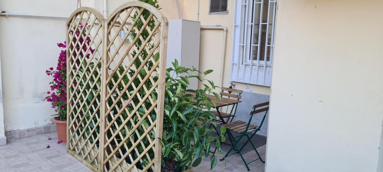 Case di Paola via Crisanzio Bari Esterno foto