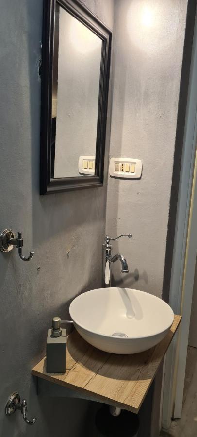 Case di Paola via Crisanzio Bari Esterno foto
