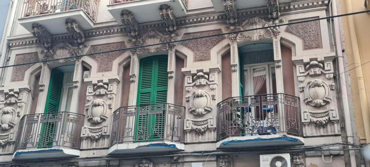 Case di Paola via Crisanzio Bari Esterno foto